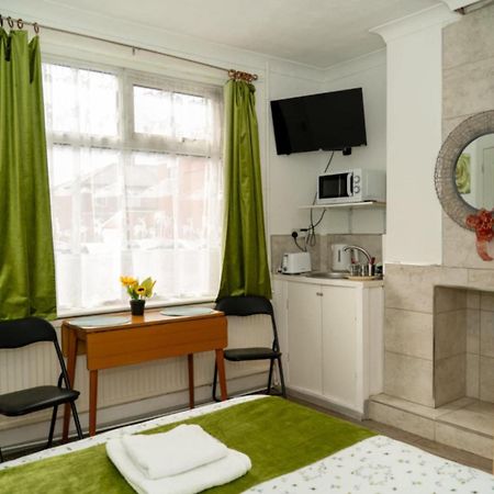 Amarillys Guest House เพรสตัน ภายนอก รูปภาพ